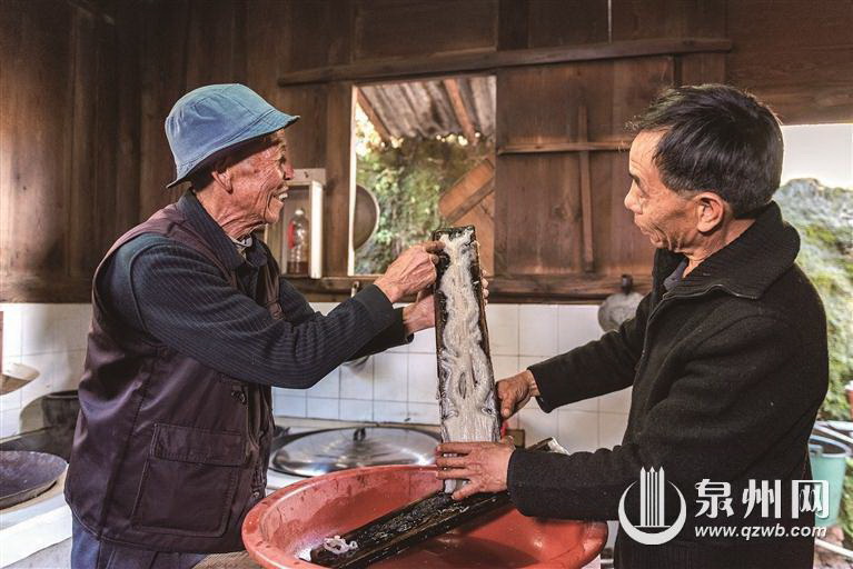 制“糖仙” 做粩花 過個甜蜜年