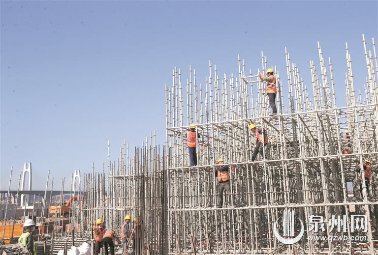 重點項目春節(jié)不停工 一線建設(shè)者用堅守詮釋“別樣年味”