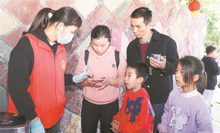 春節(jié)來泉的游客頻頻點贊——泉州多友愛 濃濃人?情味