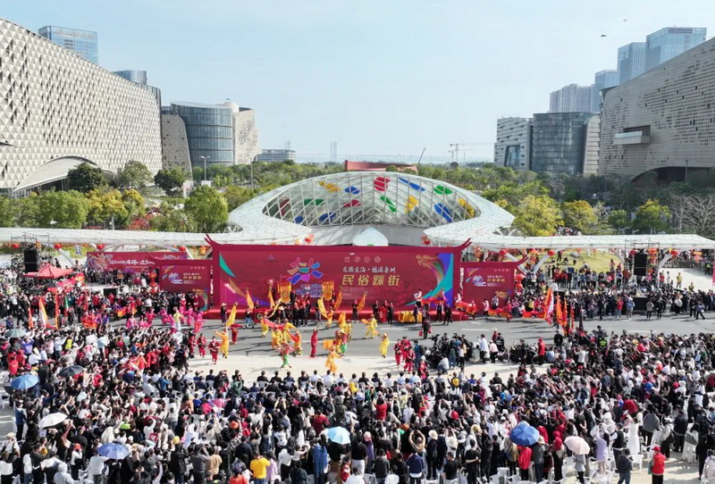 德化龍虎旗亮相泉州民俗踩街活動