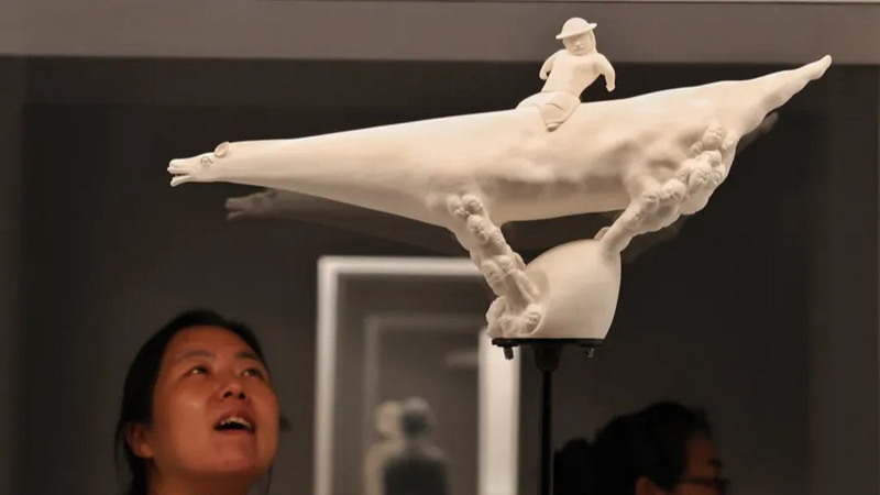 “像做上海雙年展一樣展示德化白瓷”，中華藝術(shù)宮“萬(wàn)象本色”大展開(kāi)幕