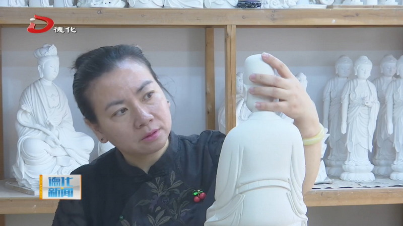 黄明玉《俗世莲心》：匠心塑莲心 风骨传古今