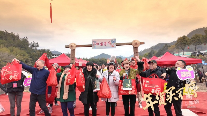 吃村宴 購(gòu)年貨  ——“環(huán)戴云山”綠色產(chǎn)業(yè)帶自駕游走進(jìn)德化南埕