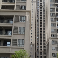 寶泰花苑，109平方，三房兩廳一衛(wèi)，一平方8千多，首付35萬，