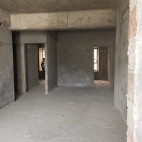 鹏祥花园，全新毛坯房，97平方 2位摩托车位，3房2卫，首付20几万，钥匙在手，随时看房，过户1万多