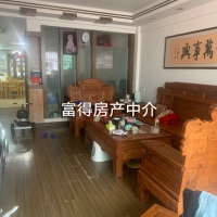 鳳凰山莊  132平 配一獨(dú)立摩托車庫 一小車位僅售 95萬 首付10幾萬