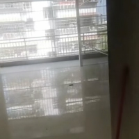 荣昌小区， 3房2厅 108平 60多万，电梯已装好，证全可以马上过户