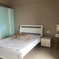 百德小區(qū) 單身公寓 家電齊全 大陽臺 拎包入住