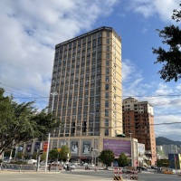 城東消防正對面，2房1廳（復(fù)式兩層，動靜分離），適合有孩子的小家庭及辦公使用。朝南陽光充足，停車方便