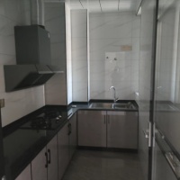 寶泰花苑 全新裝修沒有住過的 77㎡ 兩房，可以拎包入住，家電家具全部是新買的1800元/月