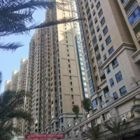 金龍中心，94平，樓層好，毛坯三房，證件齊全，可直接過(guò)戶，159萬(wàn)