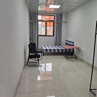 茶具城，店面出售70萬(wàn)，2房出售38萬(wàn)。3房出售43萬(wàn)，有產(chǎn)權(quán)證，雙樓梯配電梯。可做工作室廣告位明顯
