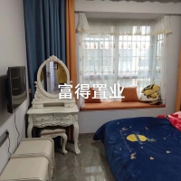 樂興小區(qū)  108㎡另配一小車位 精裝修三房 好樓層 75萬 首付20萬