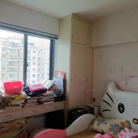 園丁新村  136㎡   3房2廳  中裝  證全  85萬(wàn)元