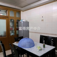 世科進園小區(qū)  135.86㎡ 90萬元