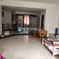鵬中小區(qū)  130㎡ 價(jià)格面議 ?露臺(tái) 包含家電家具 月租便宜房子很大很實(shí)惠