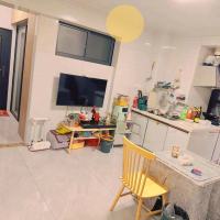 金龍中心城  溫馨二居室 拎包入住！租金： 2000元/月