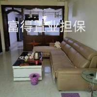 鳳凰山莊  122㎡配一獨(dú)立摩托車庫(kù)  精裝修三房 85萬 首付10幾萬