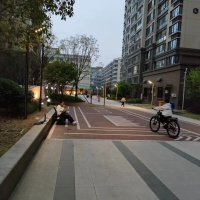 城東尚東首府，好樓層121平方加送6平方4房，毛坯房出售125萬(wàn)