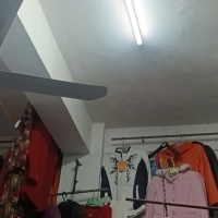 湖中路后路一樓店面出租，交通方便，大小貨車可直接裝卸貨，可以做淘寶場地，雕塑，也適合做倉庫