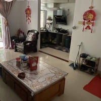 陽馨新村，136平方，出售68，現(xiàn)在隔兩套出租，證件齊全，可以馬上過戶首付10幾萬