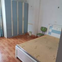三中边湖中街 五楼的独立一房一厨一卫拎包入住出租，城内1，2，3，4房出租。