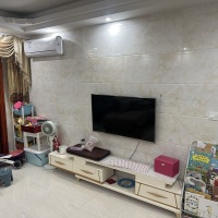 荣昌小区 精装修，家具家电齐全，带电梯，拧包入住。