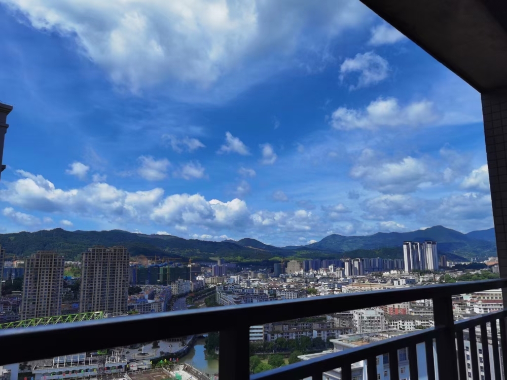 鳳池花苑  121㎡ 167萬元
