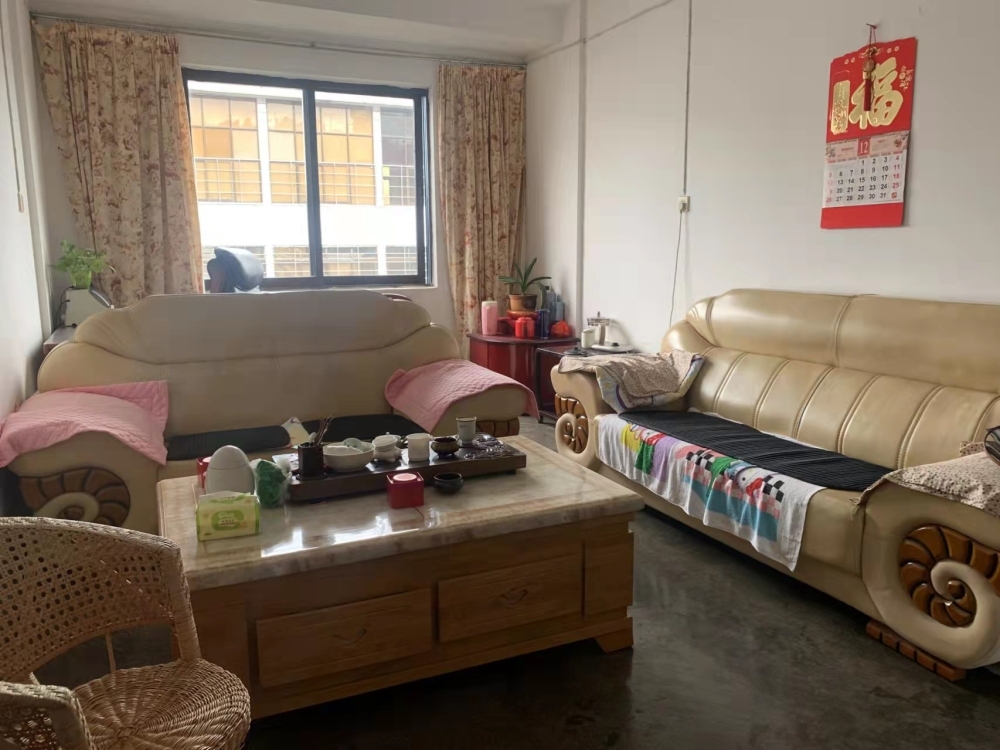 德新街  120㎡ 1500元/月