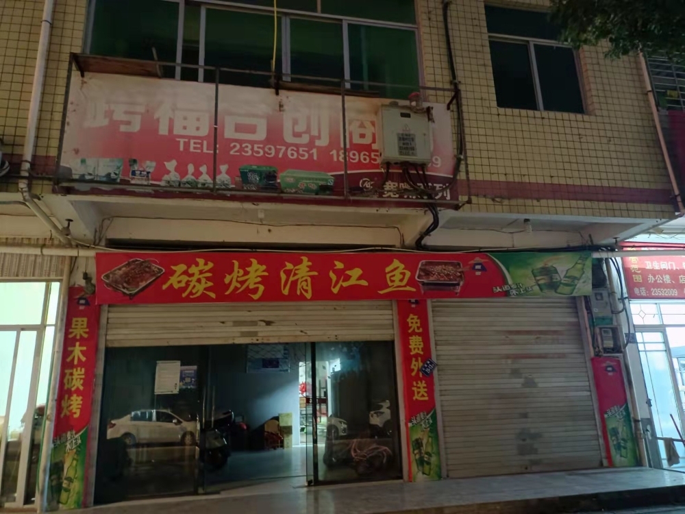 三人行燒烤兩間店面出租  60㎡ 價(jià)格面議