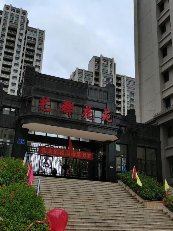 藝都花苑，好樓層，107，126，129平三房，一平方8700首付低