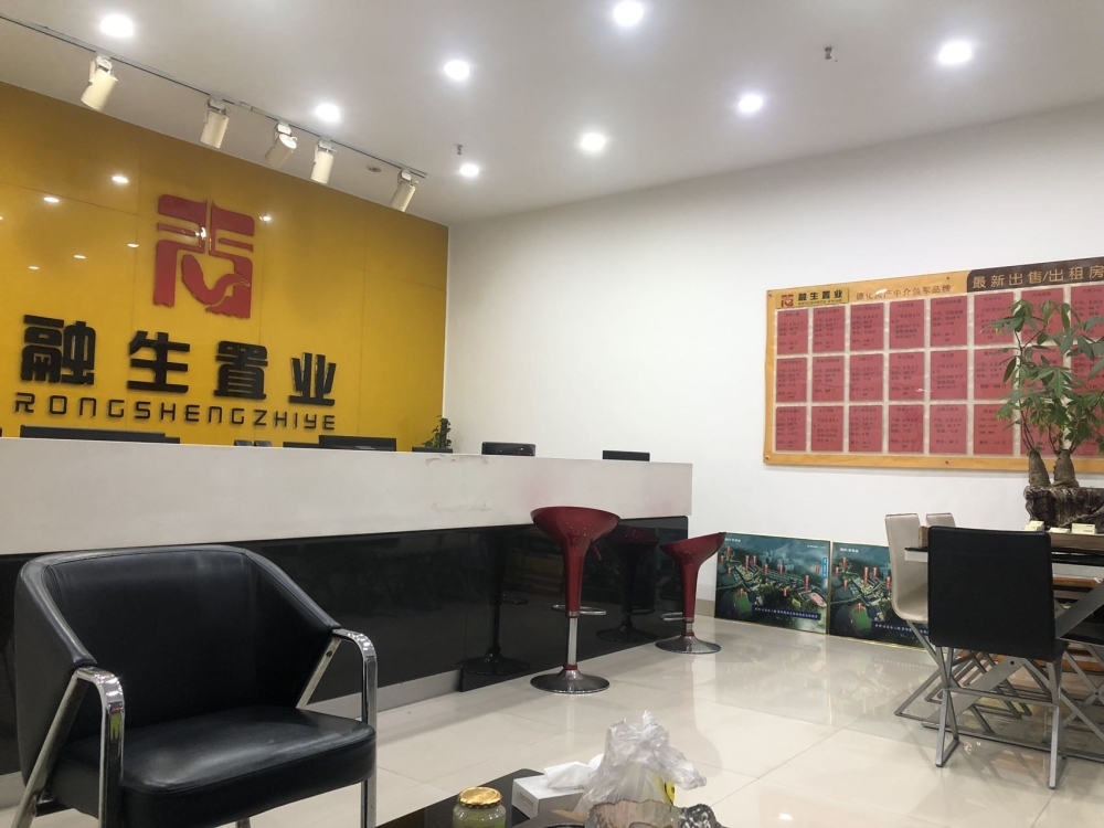 縣城小區(qū)  109㎡ 105萬元