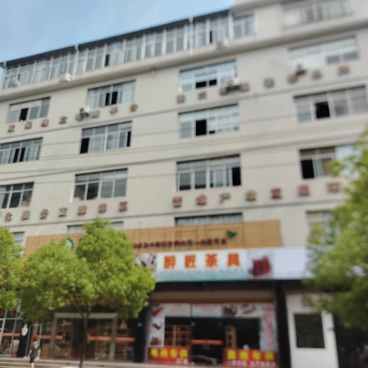   711㎡ 6000元/月