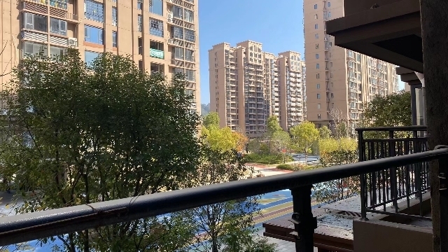 陶源新居   毛坯3房 103平方  南北通透雙陽臺 房產(chǎn)證在手，可以馬上過戶首付20幾萬