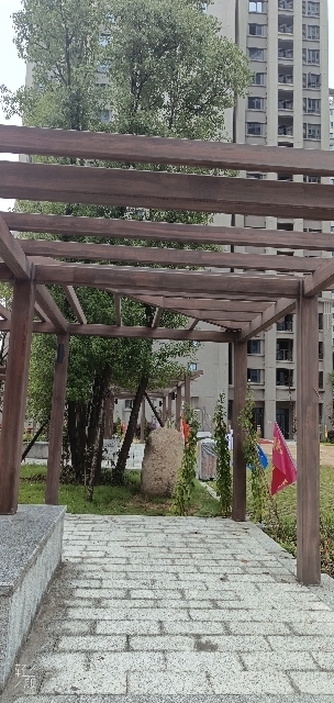 寶泰花苑  101㎡ 毛坯三房 好樓層 每平米9500元