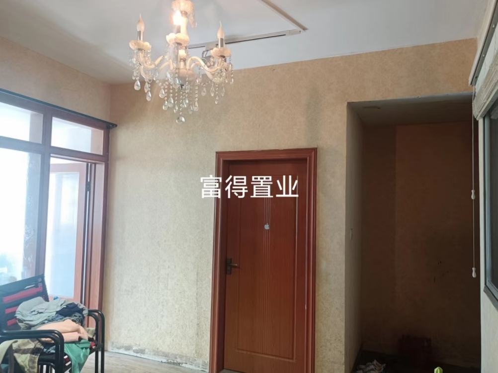 南后街  133㎡ 129萬(wàn)元