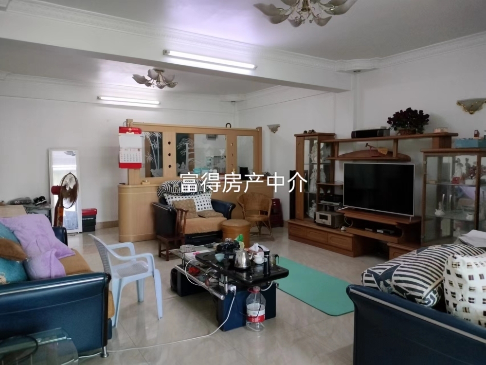 富東街  135㎡，3房2廳，高裝，證全， 105萬元