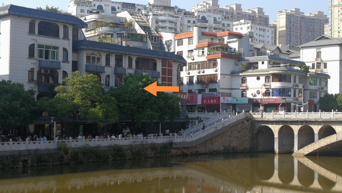 三角街龍南菜市場(chǎng)旁  135㎡ 1700元/月