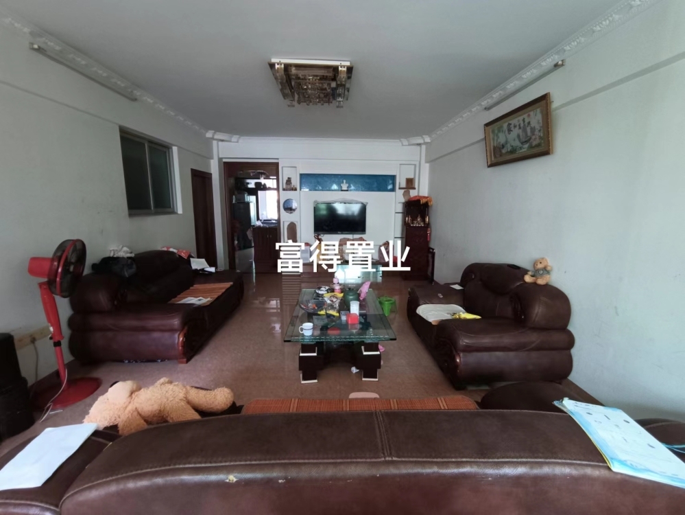 坪鋪小區(qū)  130㎡精裝修三房 好樓層 93萬(wàn) 首付10幾萬(wàn)