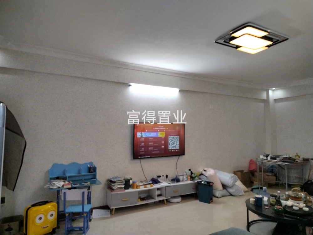 城東新區(qū)  136㎡ 配一室內(nèi)小車位 精裝修三房 好樓層 僅售 75萬(wàn)