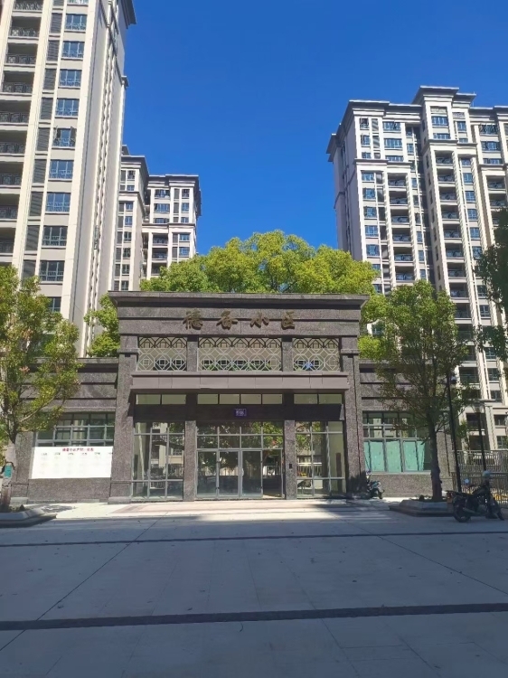 德備小區(qū)  127㎡毛坯三房 每平米8000元 僅售 102萬(wàn)