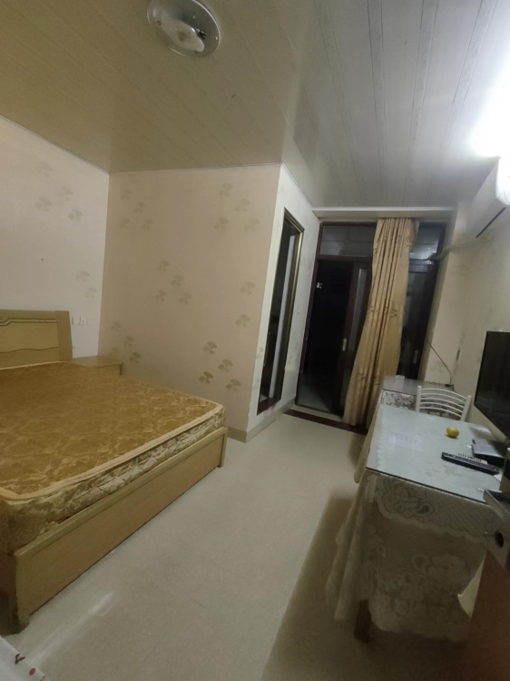 城东三期，单身公寓  35㎡ 800元/月