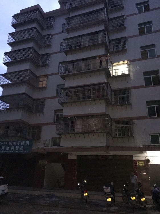 榮昌小區(qū)  108㎡ 價(jià)格面議