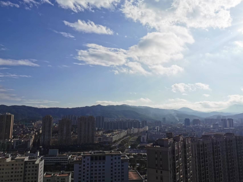癢柄小區(qū)  112㎡ 毛坯，證全 90萬元