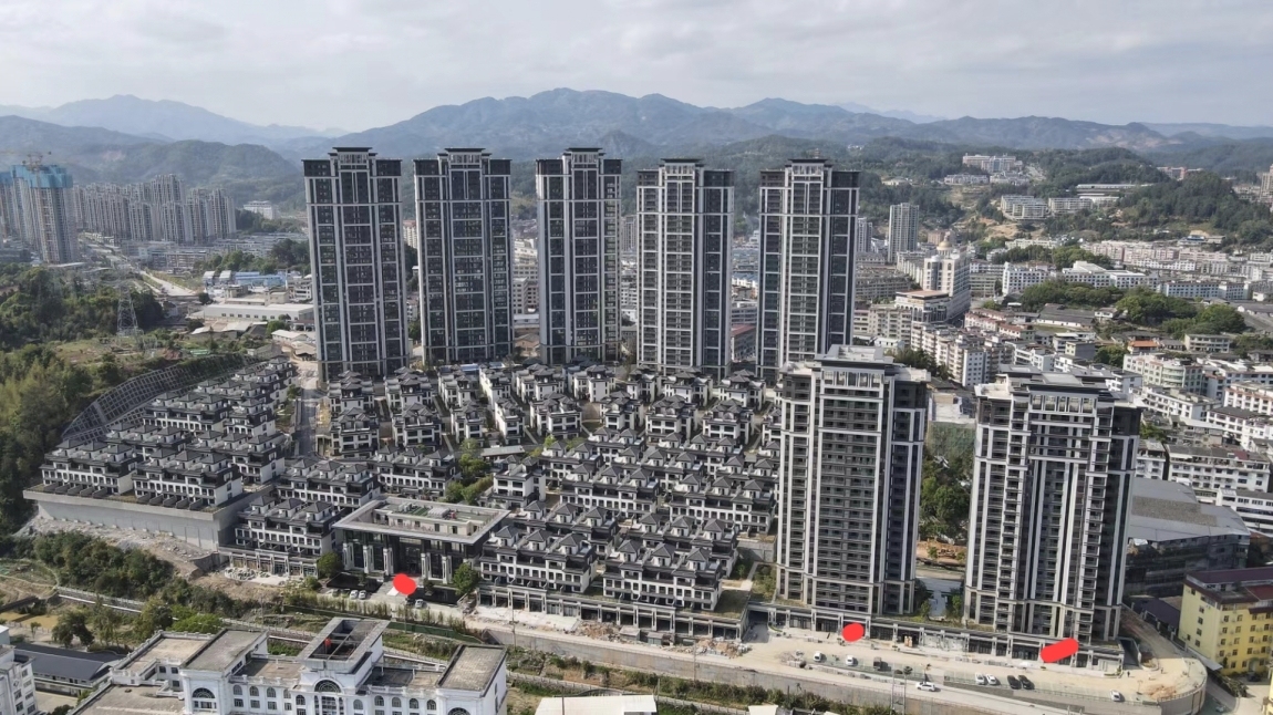 金交頤園別墅  280㎡ 370萬元 二個產(chǎn)權(quán)小車位打包398萬，證在手，