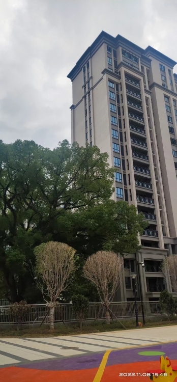 德備小區(qū)  126㎡ 107萬元，邊套
