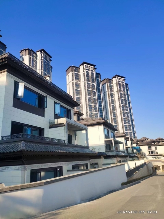 金交頤園  別墅產(chǎn)權(quán)280㎡  兩個小車位，毛坯房，售348萬，證在手