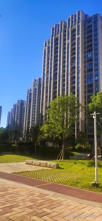 藝都花苑  樓中樓層高6米-客廳挑空-產(chǎn)權(quán)165㎡ 132萬元