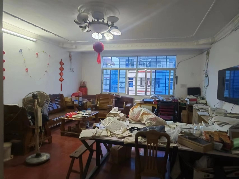 園丁新村  128㎡ 證件齊全9十幾萬元