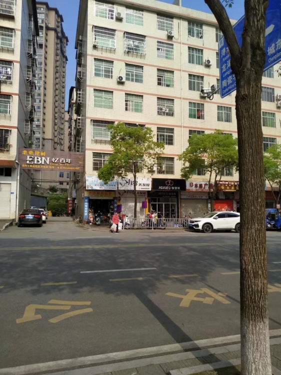 優(yōu)山美地  尚思小學(xué)旁，3室2廳一衛(wèi)價(jià)格面議